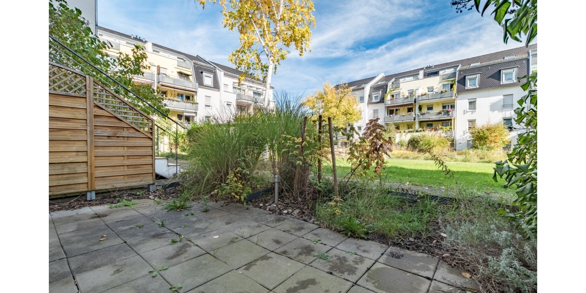 EINBAUKÜCHE – MODERNES WANNENBAD MIT FENSTER – TERRASSE – EINBAUSCHRANK - Terrassenwohnung Freital Deuben | Angebot:25887763