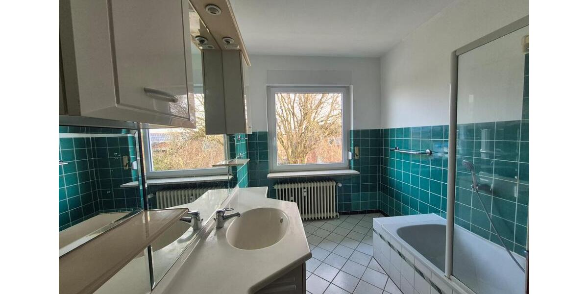 Dachgeschoßwohnung Lübbecke - 5 Zimmer, 190 m&sup2;, 950&euro; | Angebot:25265401