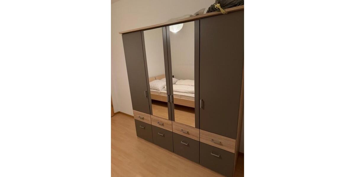 Dachgeschoßwohnung Greifswald - 6 Zimmer, 150 m&sup2;, 300&euro; | Angebot:22928076