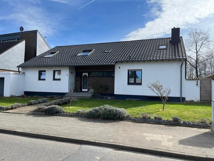 Haus zum Mieten in Aachen 2.500 € 230 m²
