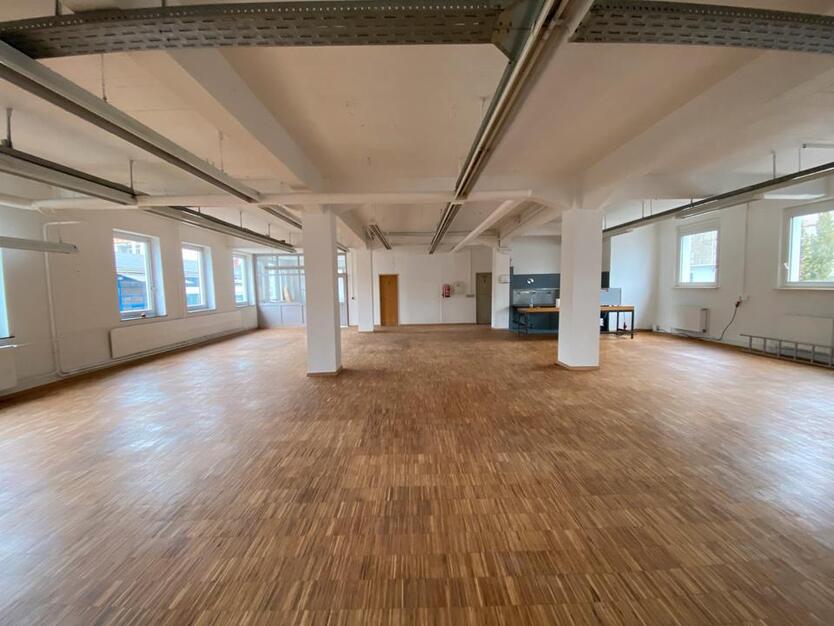 Lager-Bürofläche mit Laderampe mitten im Zentrum von Nürnberg