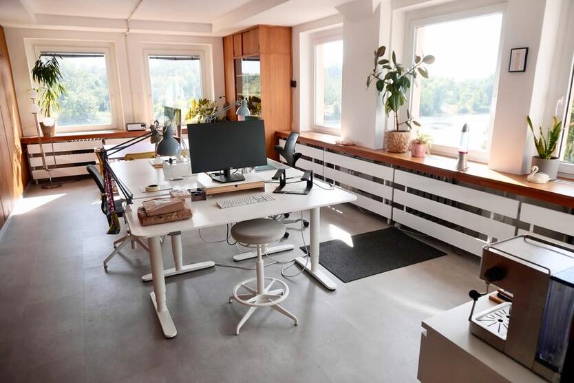 Büro-Arbeitsplatz Leipzig Lindenauer Hafen + viel Stauraum