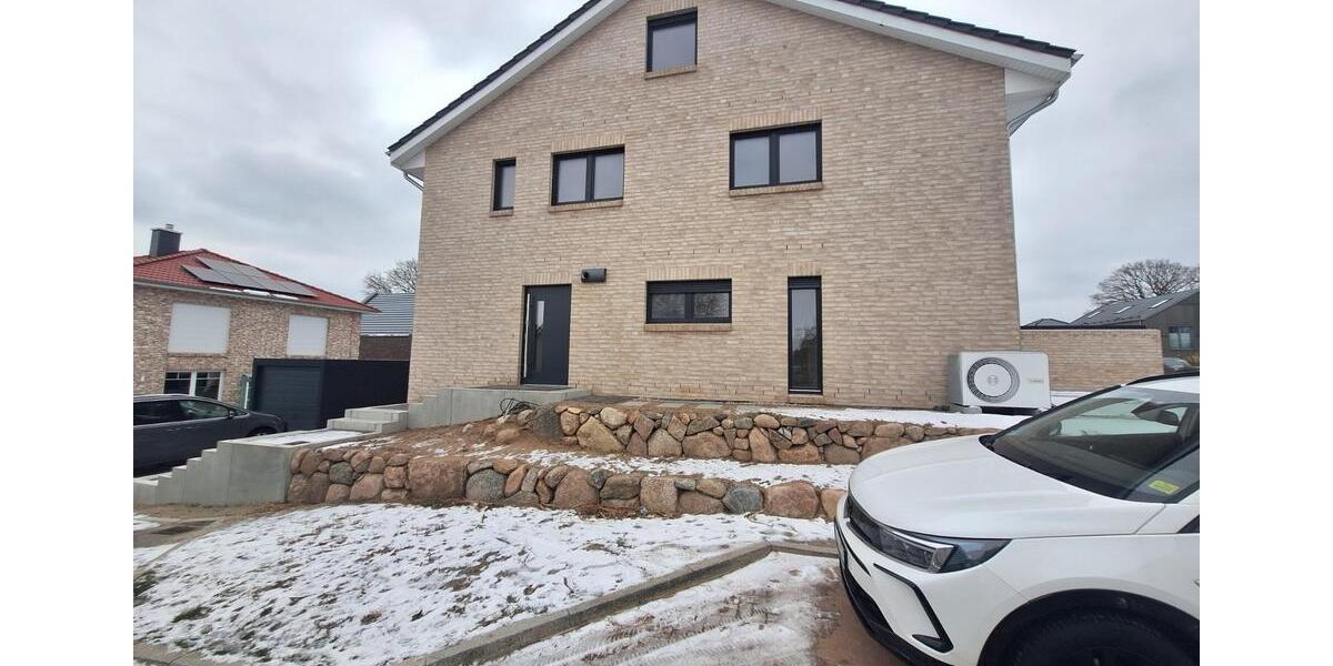 Doppelhaushälfte Scharbeutz - 7 Zimmer, 205 m&sup2;, 3.500&euro; | Angebot:25045102