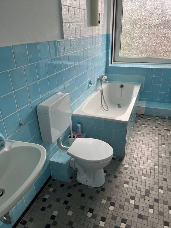 BESICHTIGUNG: Di., 02.09., 17.00 - 17.30 Uhr! Großzügige 2-Zimmer-Wohnung in Schnelsen, 71 m²! Befristete Vermietung für ein Jahr!