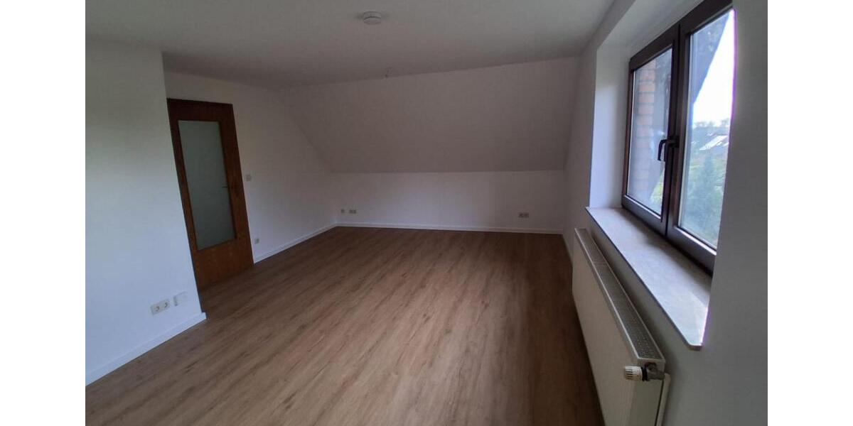 Dachgeschoßwohnung Halle - 2 Zimmer, 60 m&sup2;, 600&euro; | Angebot:24082894