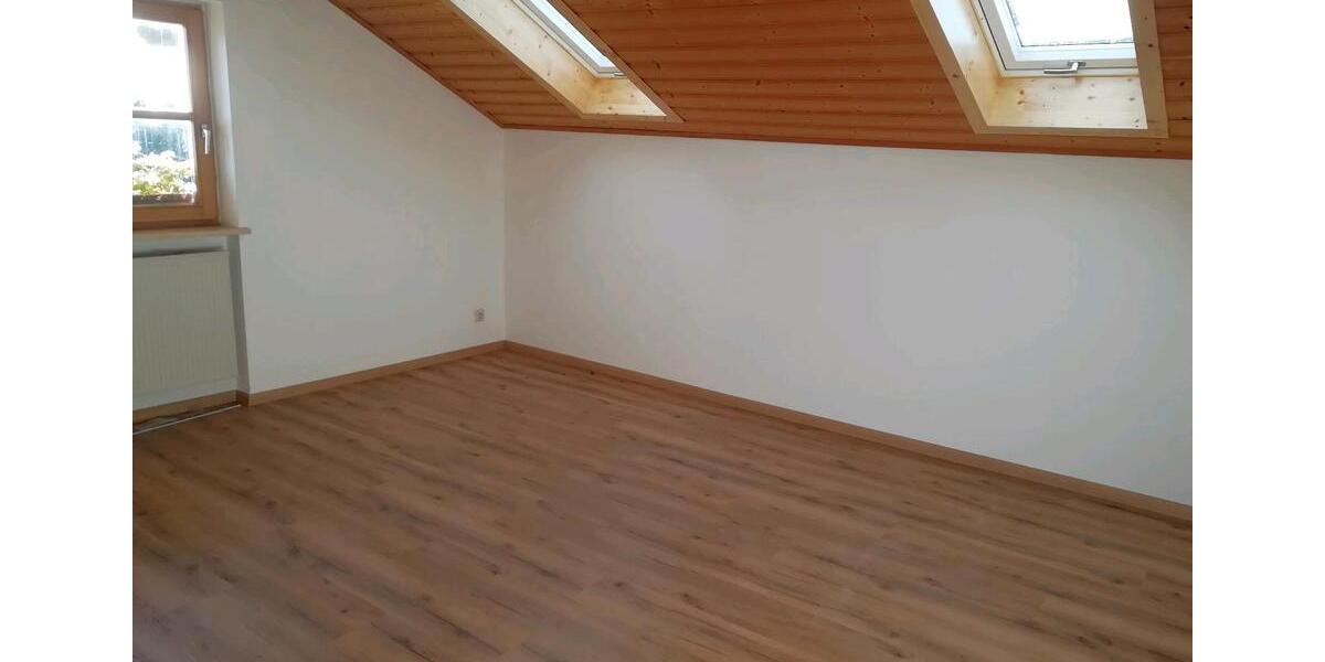 Dachgeschoßwohnung Wegscheid - 3 Zimmer, 680&euro; | Angebot:23511812