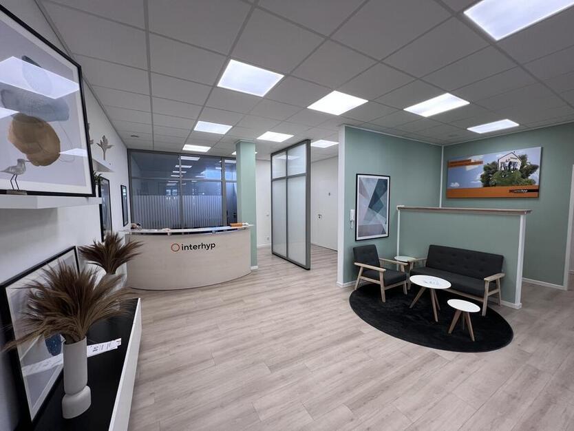 Moderne Büro- oder Praxisfläche direkt am Holm!
