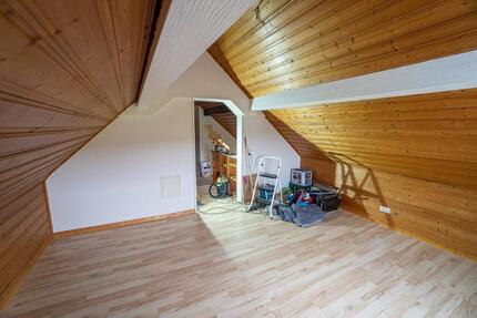 Dachgeschoßwohnung Tageslichtbad ruhige Wohngegend