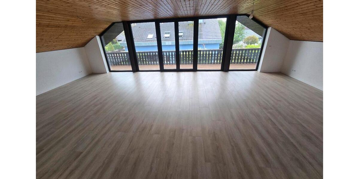 Dachgeschoßwohnung Essingen - 3 Zimmer, 115 m&sup2;, 1.190&euro; | Angebot:26475185