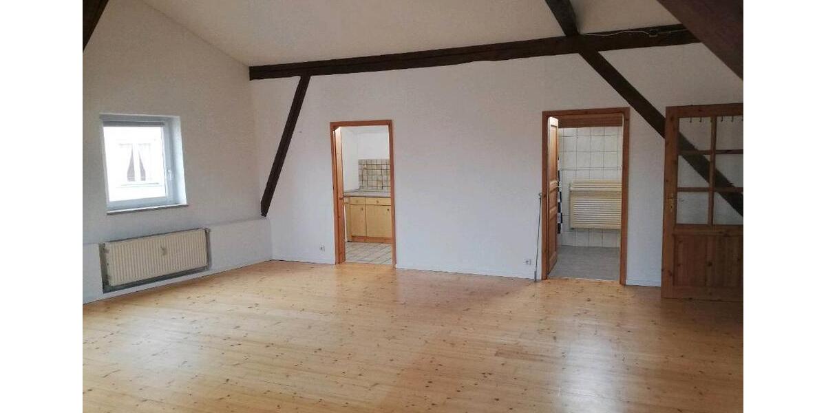 Dachgeschoßwohnung Landau an der Isar - 2.5 Zimmer, 100 m&sup2;, 720&euro; | Angebot:26521905