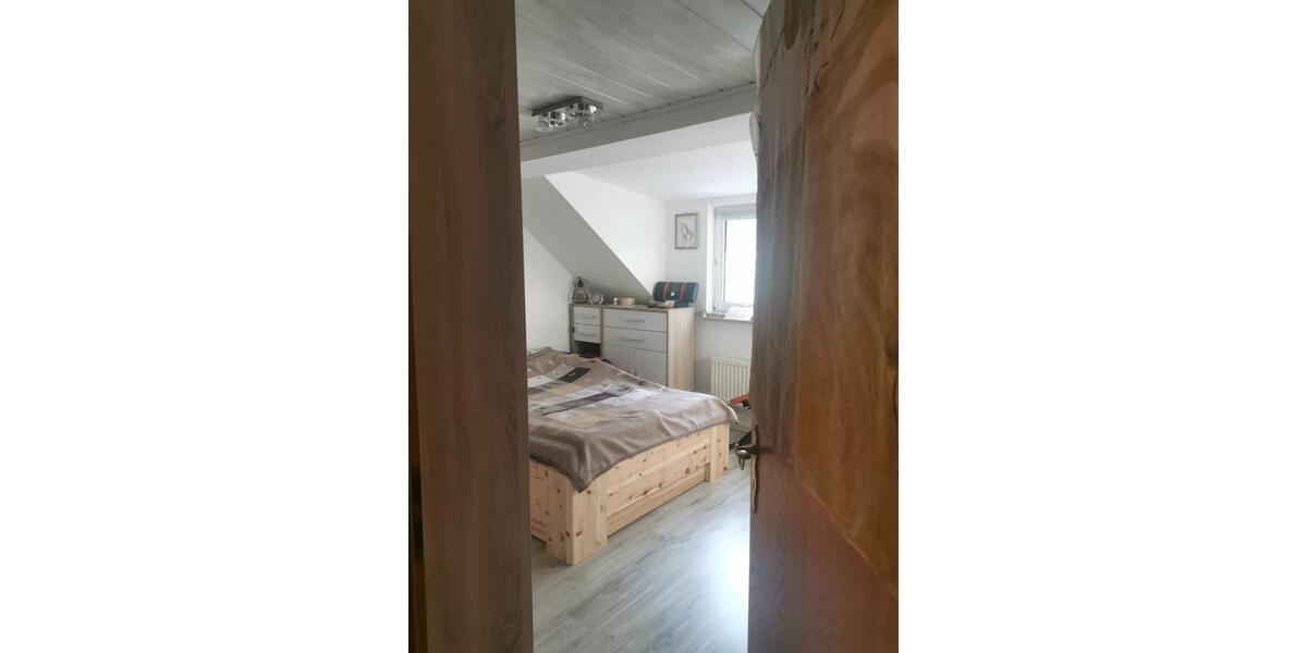 Dachgeschoßwohnung Reichenbach im Vogtland - 3 Zimmer, 70 m&sup2;, 400&euro; | Angebot:24625537