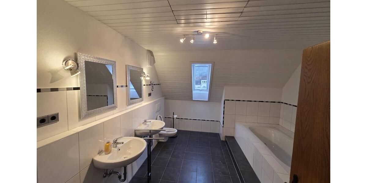 Etagenwohnung Kulmbach Blaich - 3 Zimmer, 120 m&sup2;, 1.100&euro; | Angebot:24802540