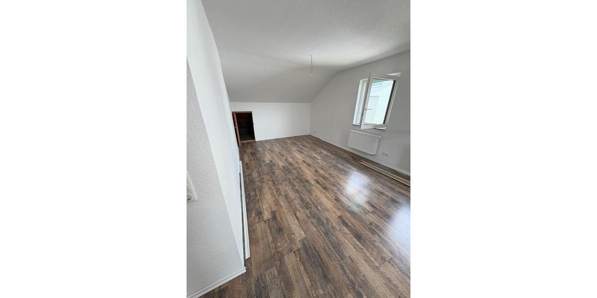 Dachgeschoßwohnung Wächtersbach - 3 Zimmer, 90 m&sup2;, 1.100&euro; | Angebot:26597615
