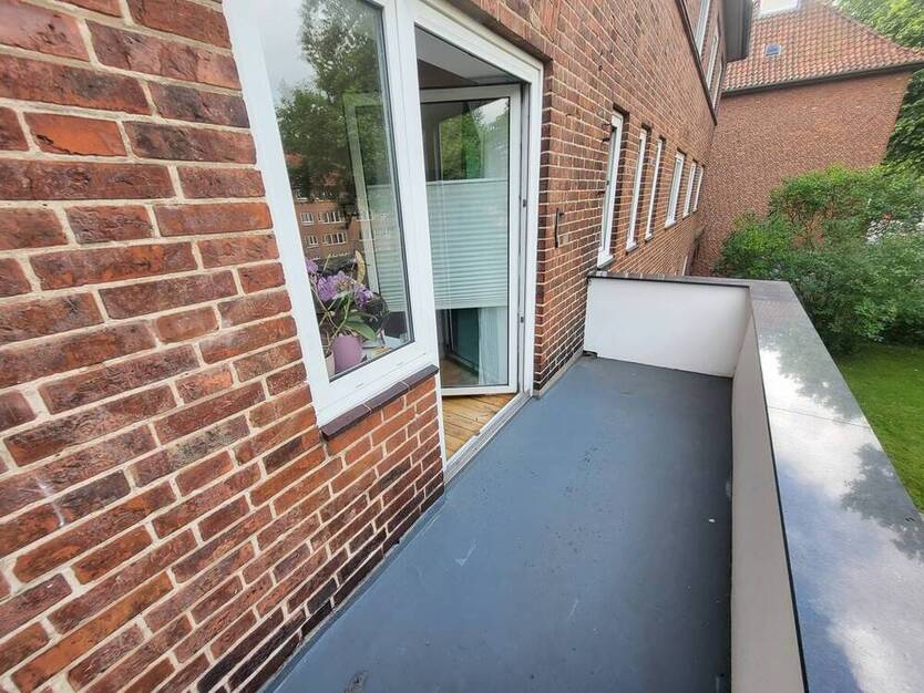 Zentrale Lage: Sanierte 2-Zimmer-Wohnung mit Balkon in HL-St. Jürgen (Nähe Uni), Ratzeburger Allee