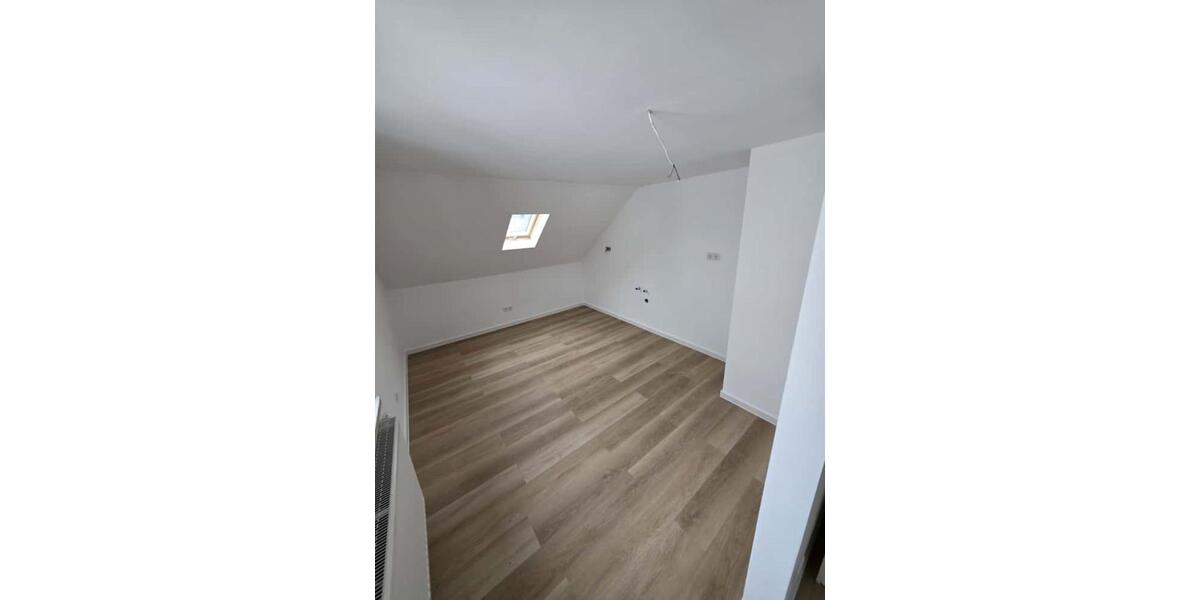 Dachgeschoßwohnung Wiesbaden Bierstadt - 2 Zimmer, 47 m&sup2;, 900&euro; | Angebot:25370166