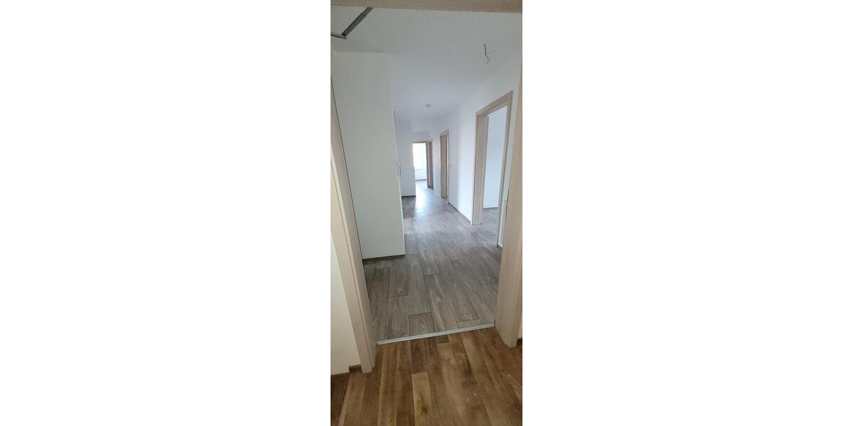 Dachgeschoßwohnung Schleiz - 4 Zimmer, 88 m&sup2;, 660&euro; | Angebot:25407532