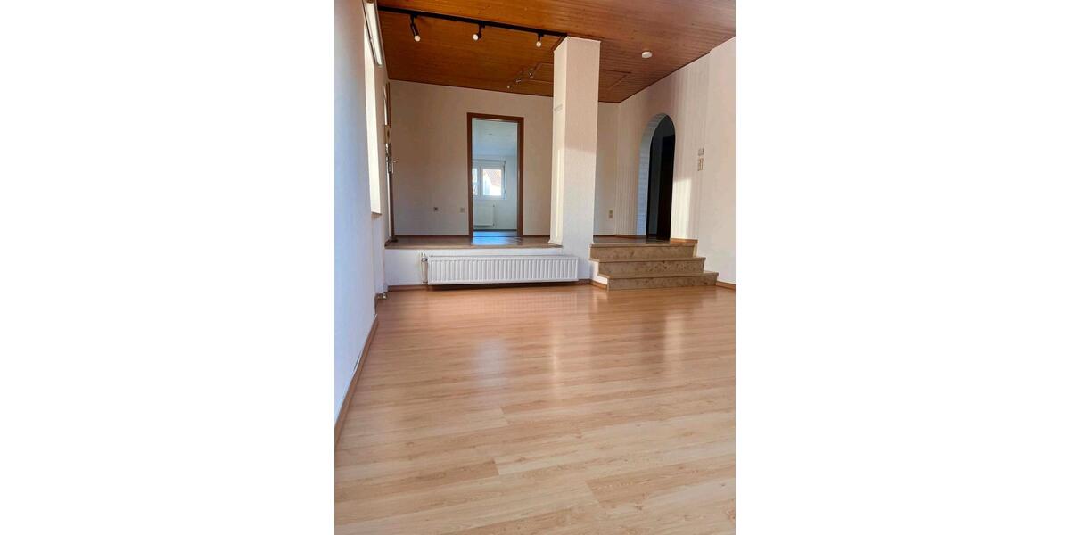 Dachgeschoßwohnung Zweibrücken - 2.5 Zimmer, 75 m&sup2;, 575&euro; | Angebot:25239378