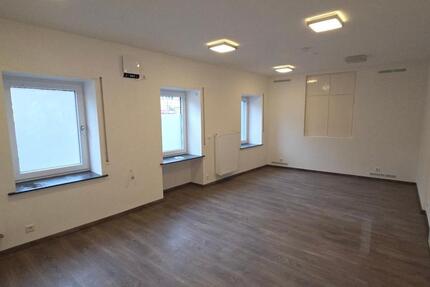 Gewerbeeinheit Ideal für: Fahrschule, Nachhilfe, Praxis,... in HD zimmer