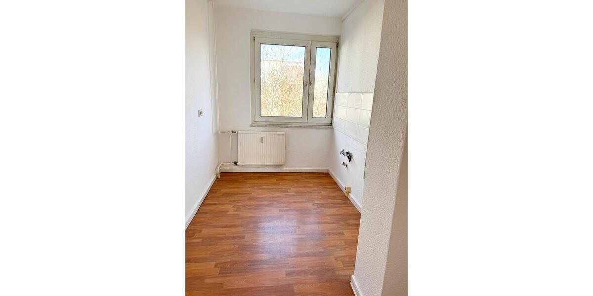 Etagenwohnung Kitzscher - 4 Zimmer, 75 m&sup2;, 340&euro; | Angebot:23727921