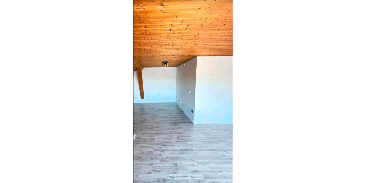 Dachgeschoßwohnung Borken (Hessen) - 3 Zimmer, 108 m&sup2;, 860&euro; | Angebot:26552811