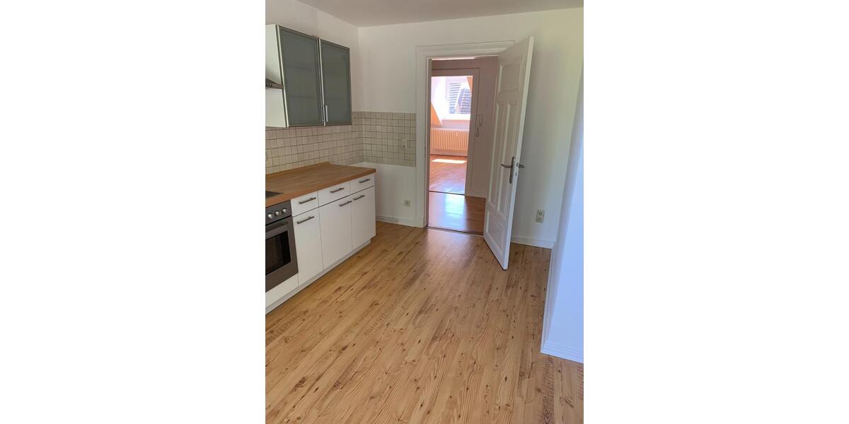 Dachgeschoßwohnung Kiel - 4 Zimmer, 127 m&sup2;, 1.590&euro; | Angebot:25831332