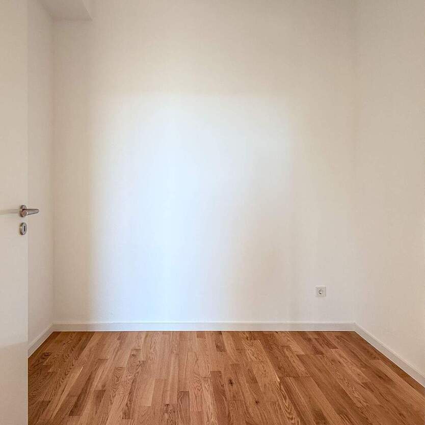 Schlau und effizient geschnittene Wohnung - Bodentiefe Fenster, viel Licht und mitten in der Stadt 2 zimmer