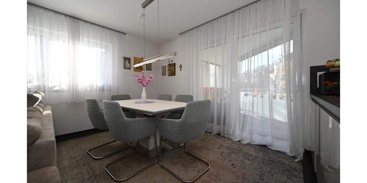 Neuwertige Wohnung im Stadtzentrum, auf Wunsch möbliert möglich! Neumarkt 4 zimmer