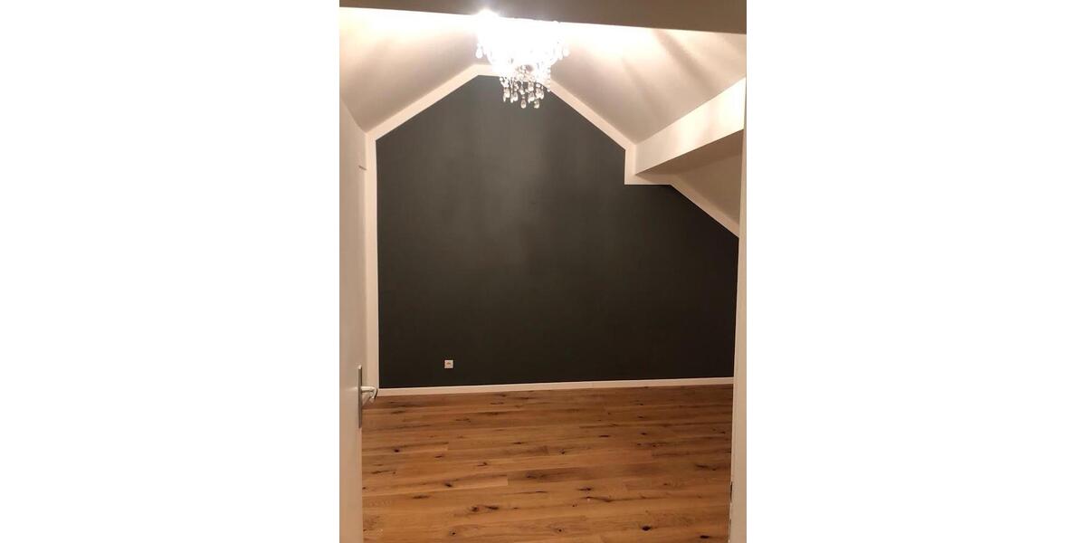 Dachgeschoßwohnung Hennef (Sieg) - 3 Zimmer, 110 m&sup2;, 950&euro; | Angebot:25976726