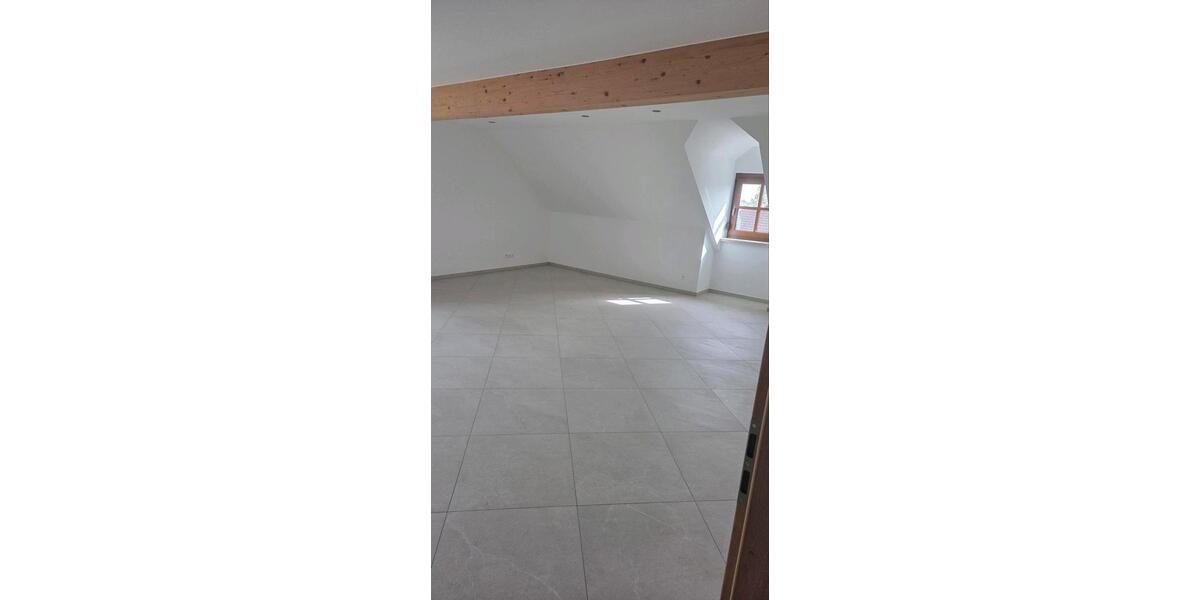 Dachgeschoßwohnung Hemau - 3 Zimmer, 120 m&sup2;, 960&euro; | Angebot:26565020