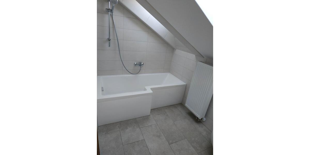 Dachgeschoßwohnung Hofheim in Unterfranken - 3 Zimmer, 47 m&sup2;, 385&euro; | Angebot:25752499