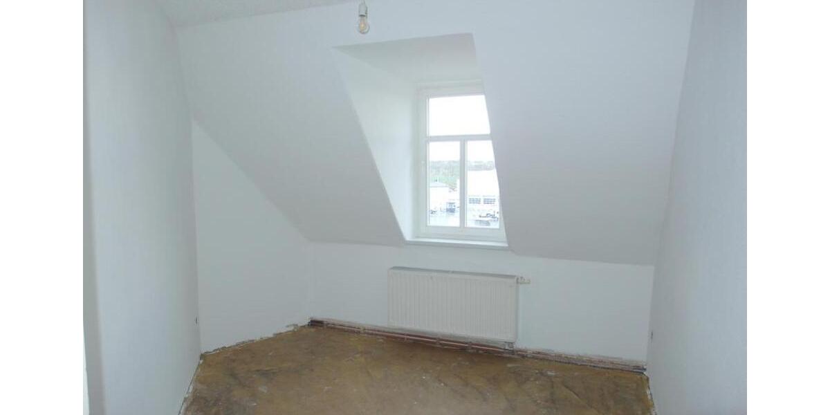 Dachgeschoßwohnung Löbau - 3 Zimmer, 77 m&sup2;, 425&euro; | Angebot:25869642