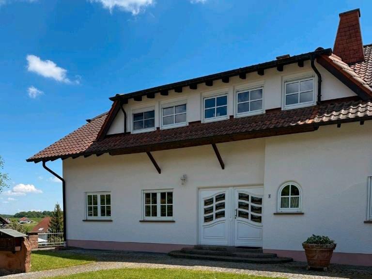 Erdgeschoßwohnung Steinwenden - 4 Zimmer, 150 m&sup2;, 1.450&euro; | Angebot:26592174