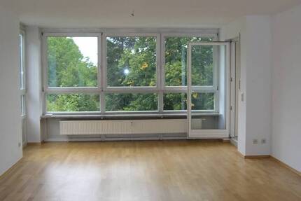 3-Zimmer-Wohnung mit Balkon und Loggia mit Garage und PKW-Stellplatz
