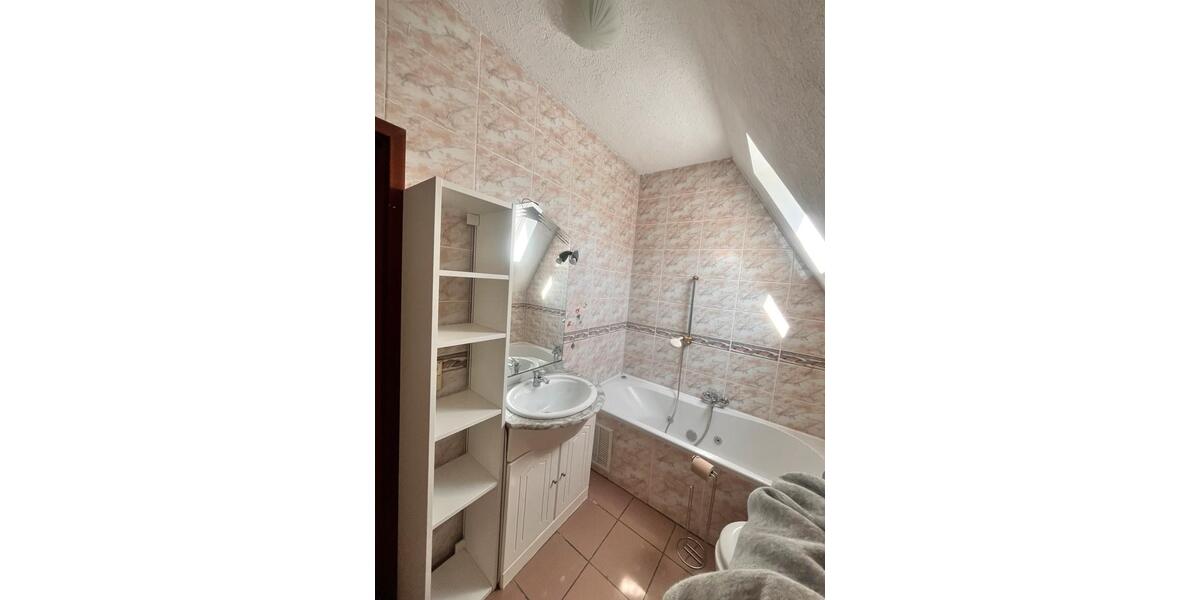 Dachgeschoßwohnung Sankt Ingbert - 5 Zimmer, 125 m&sup2;, 1.080&euro; | Angebot:25297345