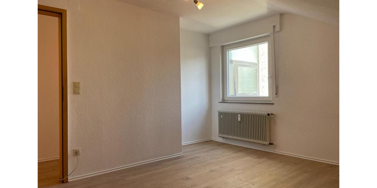 Dachgeschoßwohnung Sternenfels - 3 Zimmer, 69 m&sup2;, 750&euro; | Angebot:25963149