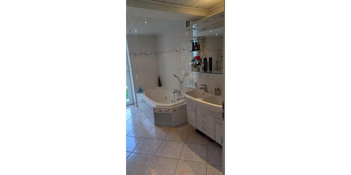 Erdgeschoßwohnung Hüttenberg - 4 Zimmer, 120 m&sup2;, 1.750&euro; | Angebot:26250147