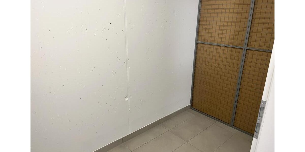 Dachgeschoßwohnung Wiesbaden Mainz-Kastel - 4 Zimmer, 131 m&sup2;, 2.300&euro; | Angebot:24980383