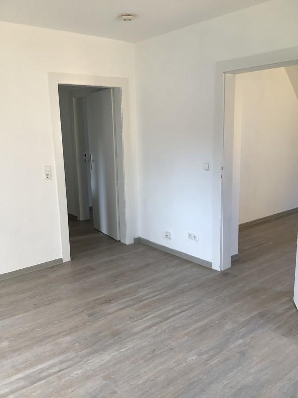 Kleine 3-Zi.-Whg. mit neuem Bad und neuem Boden in Nonnenbruch, ab August! zimmer