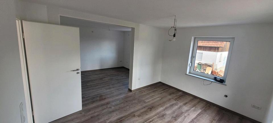 Erdgeschoßwohnung Maxhütte-Haidhof Haidhof - 4 Zimmer, 82 m&sup2;, 900&euro; | Angebot:26639949