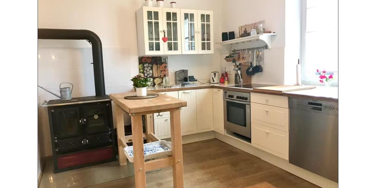 Einfamilienhaus Burgwindheim - 9 Zimmer, 250 m&sup2;, 1.600&euro; | Angebot:25025245