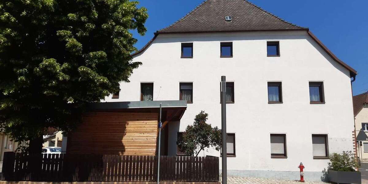 Etagenwohnung Baiersdorf - 5 Zimmer, 135 m&sup2;, 1.850&euro; | Angebot:24821416
