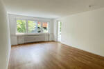 Familien-Wohnung in grüner Lage mit Balkon + renoviert + Wannenbad + separates WC + Aufzug