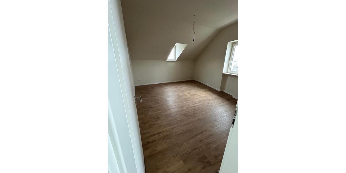 Dachgeschoßwohnung Neuwied - 3.5 Zimmer, 104 m&sup2;, 1.100&euro; | Angebot:24806084
