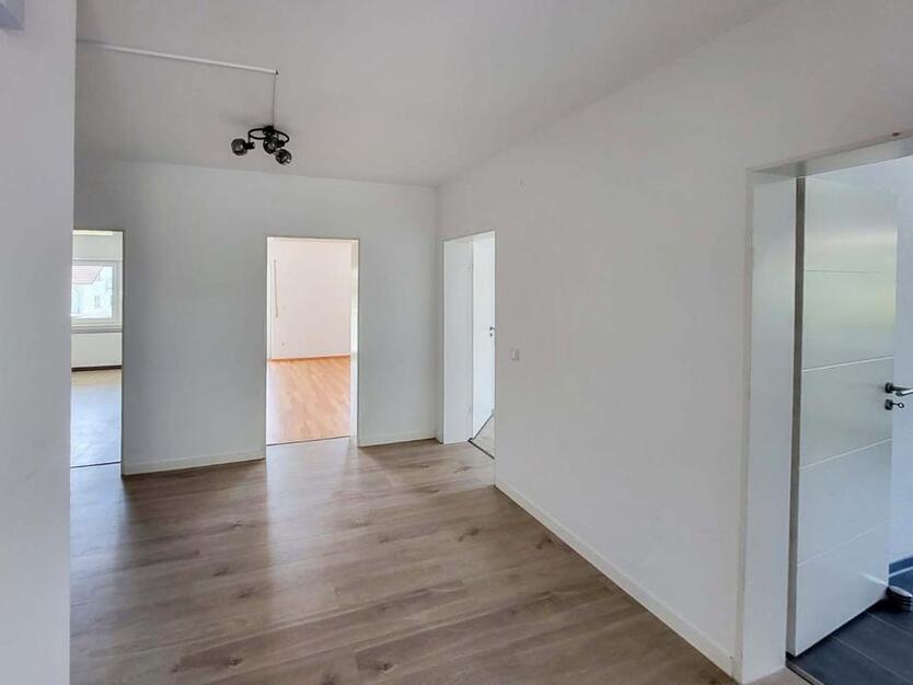 Bungalow-Feeling! Großzügige 6 Zimmer Wohnung mit eigenem Eingang in gepflegtem 3 Parteienhaus! zimmer