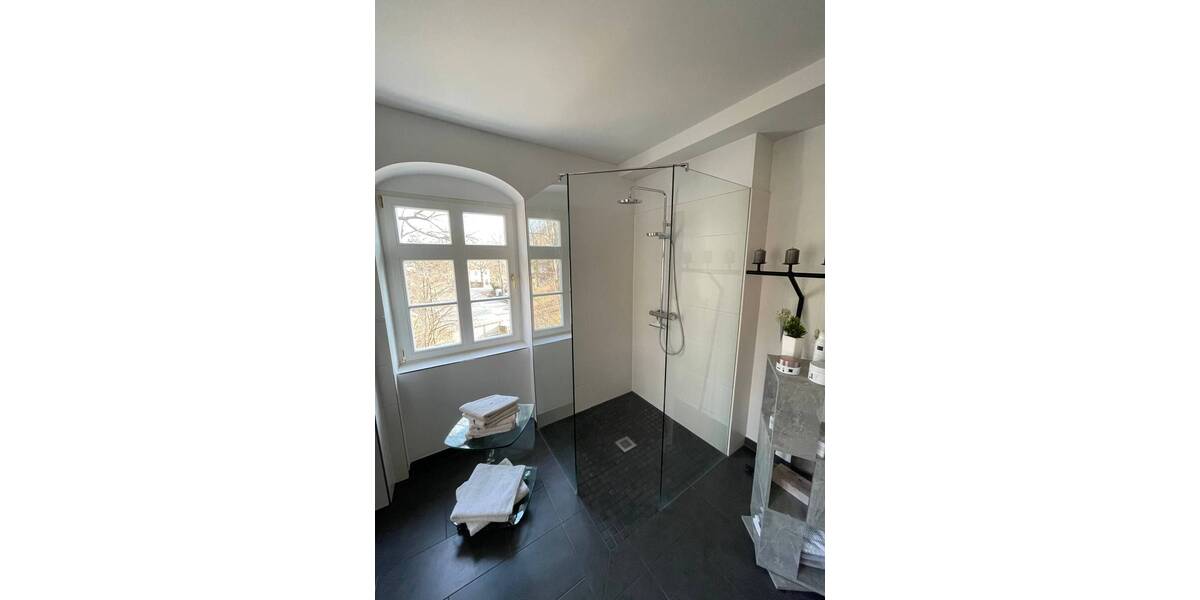 Etagenwohnung Radebeul Oberlößnitz - 3 Zimmer, 151 m&sup2;, 1.850&euro; | Angebot:25668402