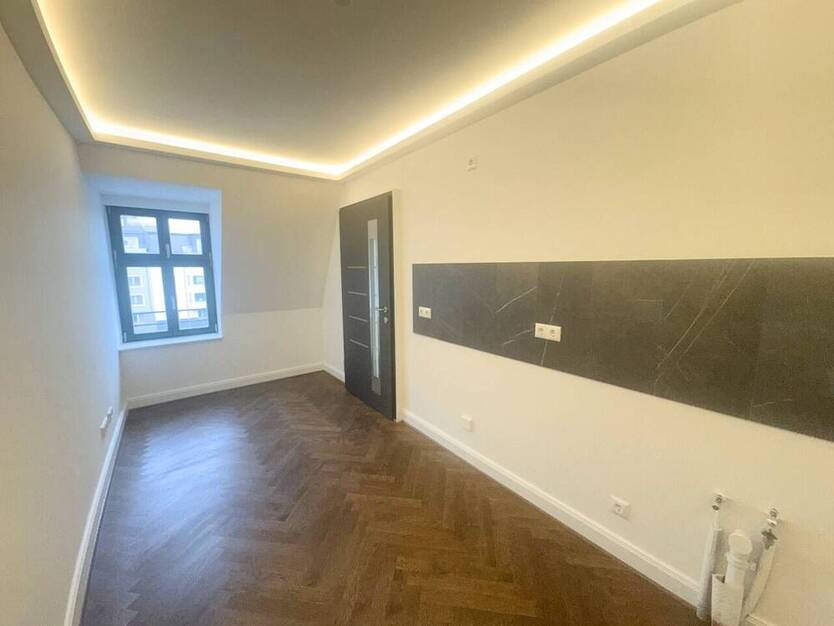 3,2,1.....! * Erstbezug * dunkles Parkett * Loggia * Fußbodenheizung * Tageslichtbad * LED-Licht