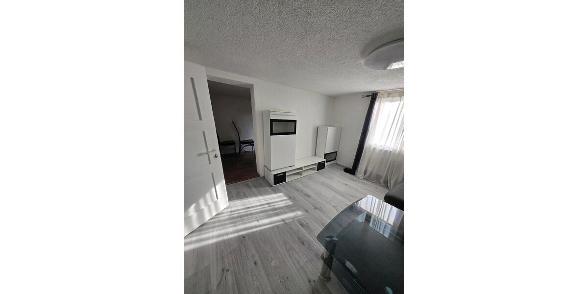 Dachgeschoßwohnung Backnang - 3 Zimmer, 65 m&sup2;, 1.000&euro; | Angebot:26644326
