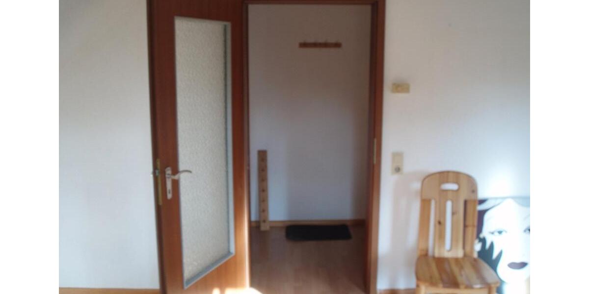 Dachgeschoßwohnung Wuppertal Gemarkung Vohwinkel - 1 Zimmer, 28 m&sup2;, 290&euro; | Angebot:26578601
