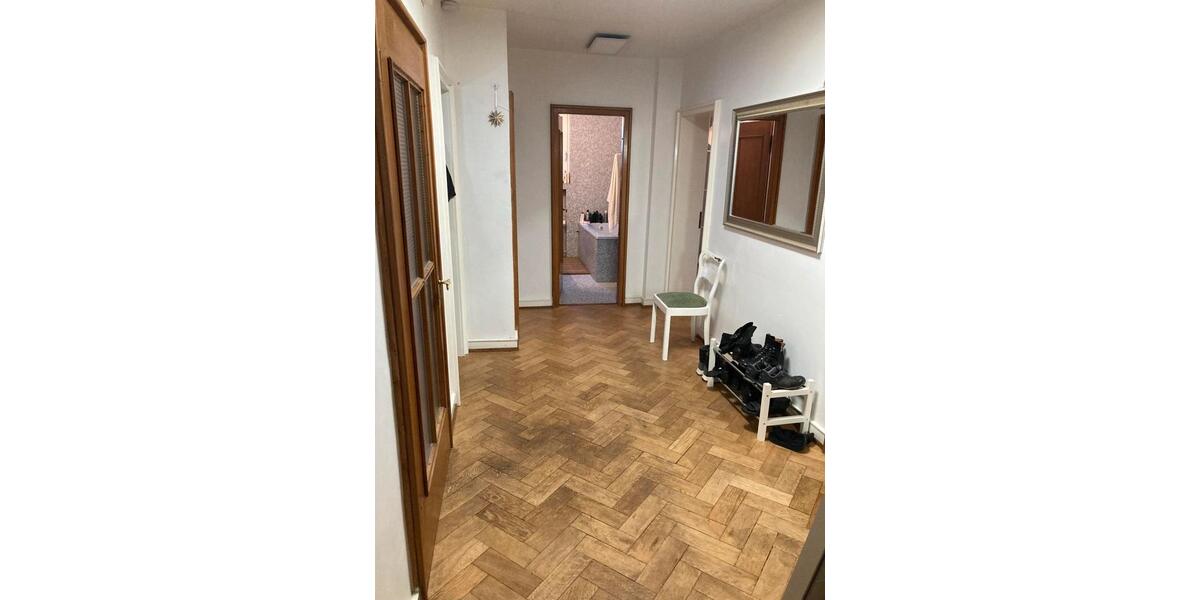 Erdgeschoßwohnung Siegen - 3 Zimmer, 124 m&sup2;, 1.150&euro; | Angebot:26583080
