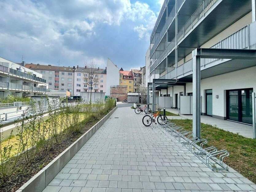 Großzügige 1-Zimmer-Wohnung mit Balkon in U-Bahn Nähe